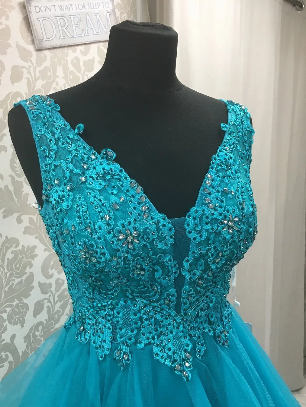 Charming Tulle V-neck Neckline Hi-lo Length A-line Prom Dresses With Beaded Appliques PD150