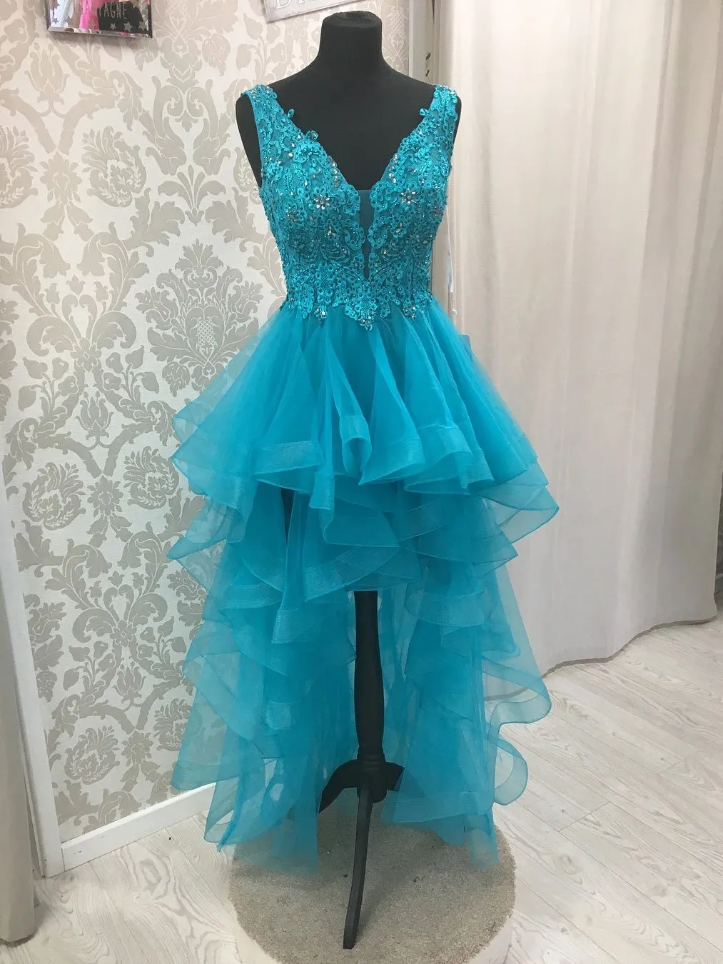 Charming Tulle V-neck Neckline Hi-lo Length A-line Prom Dresses With Beaded Appliques PD150