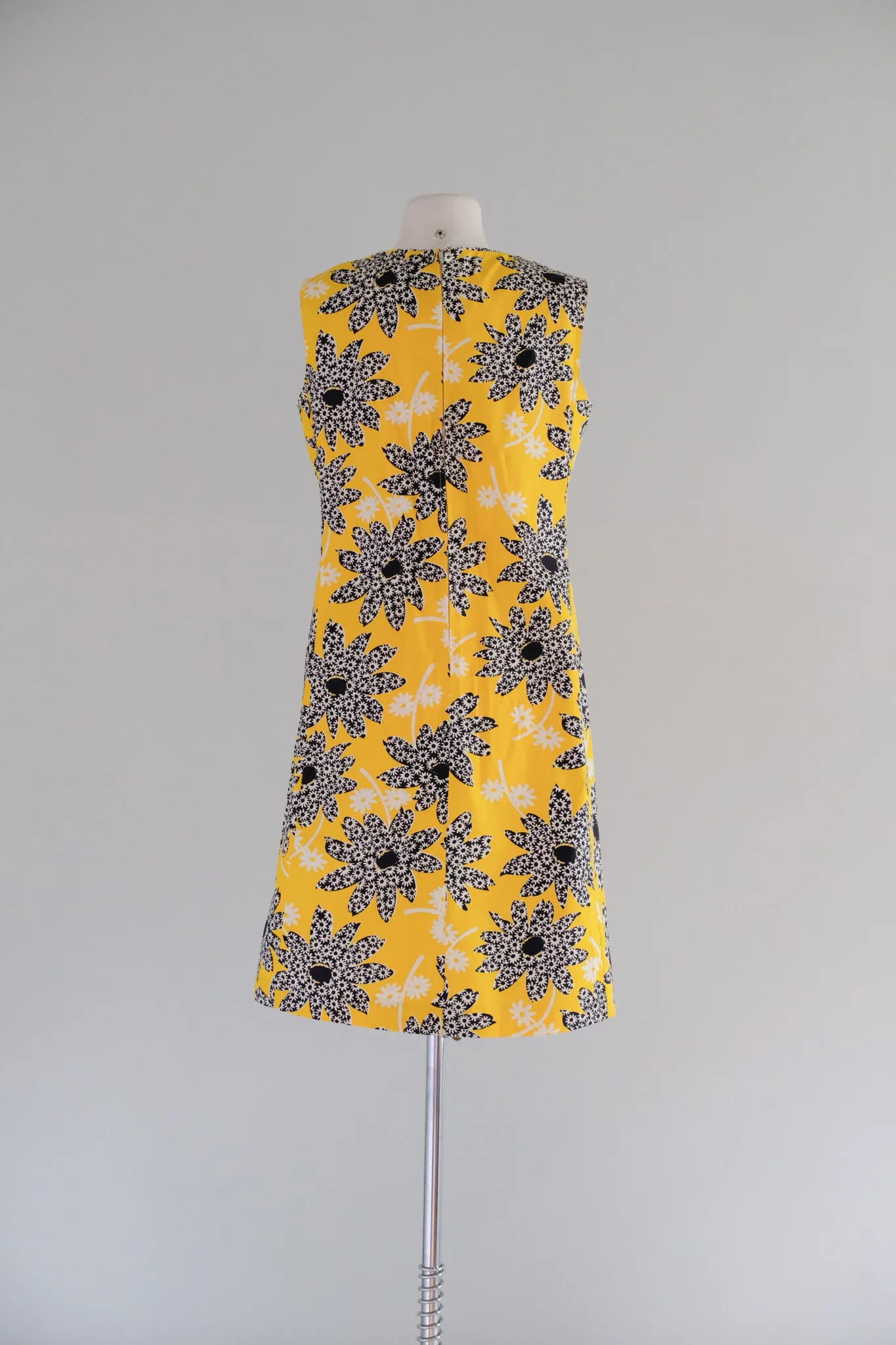 Coolest 1960's Daisy Mod Floral Dress / Sz M