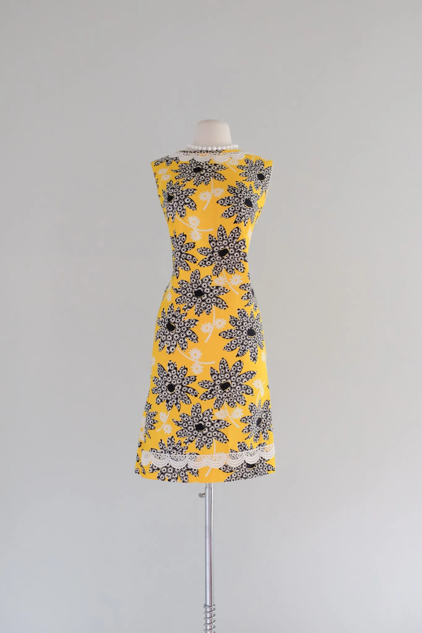 Coolest 1960's Daisy Mod Floral Dress / Sz M